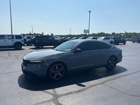 Used 2023 Honda Accord Sport image 3