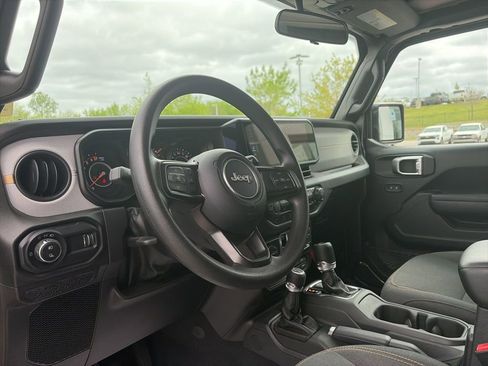 Used 2025 Jeep Gladiator Sport AWD/4WD image 10