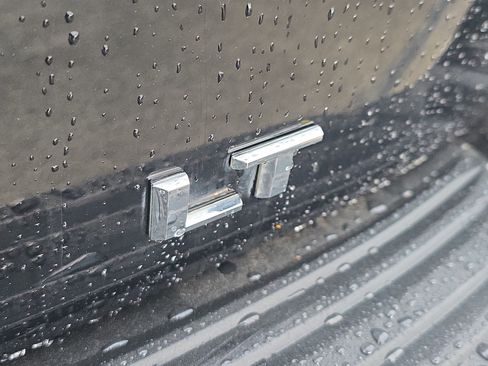 Used 2024 Chevrolet Tahoe LT RWD image 10