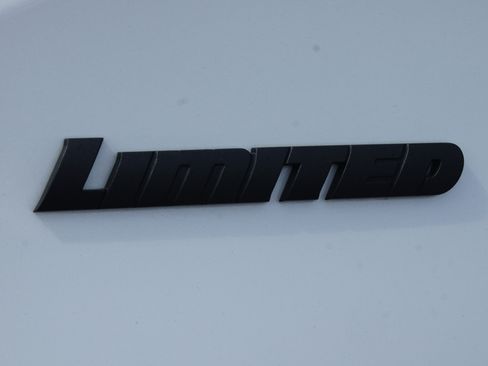 Used 2025 Toyota Tundra Limited AWD/4WD image 19
