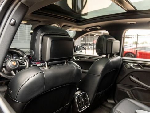 Certified 2023 Porsche Macan AWD/4WD image 27