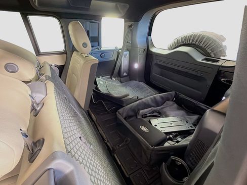 Certified 2023 Land Rover Defender 110 SE AWD/4WD image 29