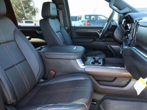 Used 2024 Chevrolet Silverado 2500 High Country w/ High Country Premium Package AWD/4WD image 28