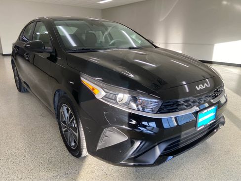 Used 2023 Kia Forte LXS image 4