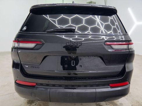 Used 2022 Jeep Grand Cherokee L Laredo image 5