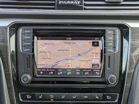 Used 2018 Volkswagen Passat 2.0T SEL Premium image 15