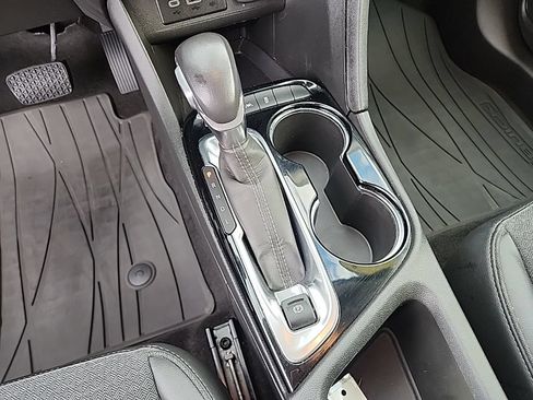 Used 2020 Buick Encore GX Preferred w/ Cold Weather Comfort Package FWD image 17
