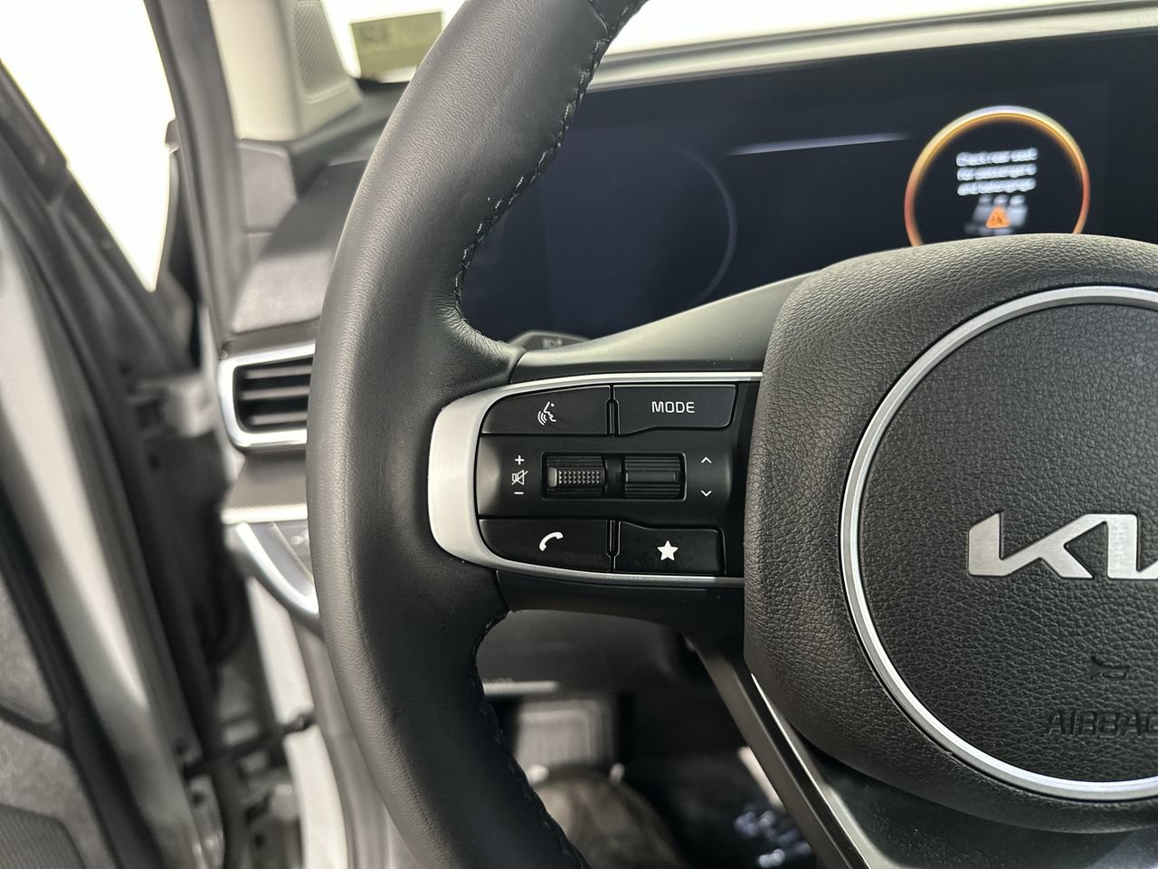 Certified 2023 Kia Sportage SX FWD image 6