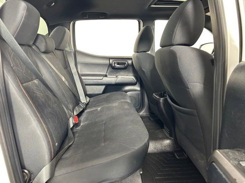 Used 2016 Toyota Tacoma TRD Off-Road w/ Premium & Technology Package AWD/4WD image 12