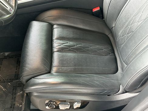 Certified 2025 BMW X7 M60i AWD/4WD image 20