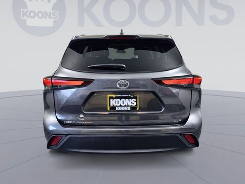 Used 2024 Toyota Highlander LE image 5