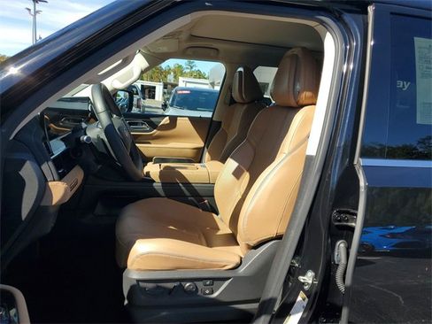 Used 2025 INFINITI QX80 Sensory image 14