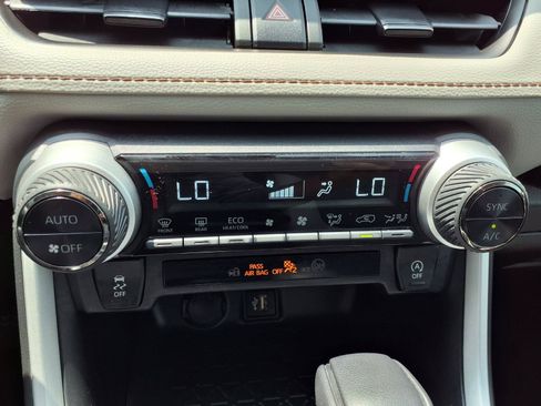Used 2024 Toyota RAV4 XLE AWD/4WD image 21