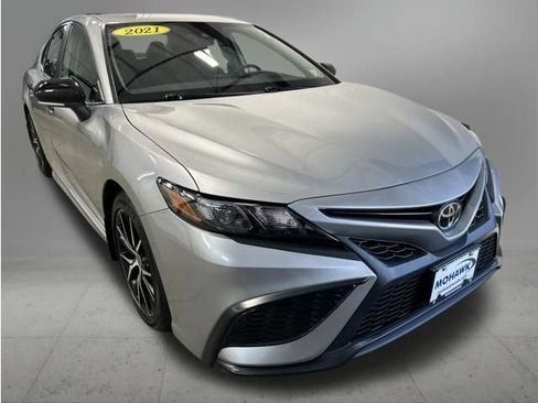Used 2021 Toyota Camry SE w/ Cold Weather Package AWD/4WD image 8