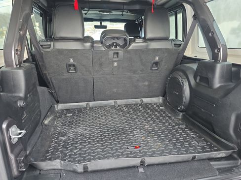 Used 2018 Jeep Wrangler Unlimited Rubicon image 7