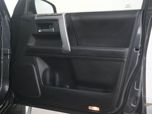 Used 2016 Toyota 4Runner SR5 image 9