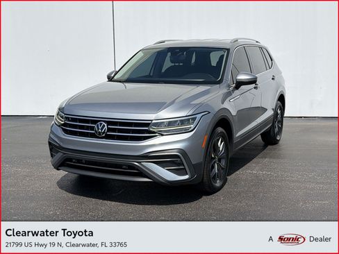 Used 2023 Volkswagen Tiguan SE FWD image 1