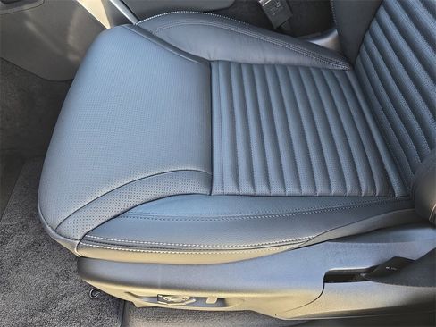 New 2026 Land Rover Discovery Limited Edition image 31