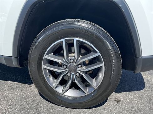 Used 2019 Jeep Grand Cherokee Limited w/ Luxury Group II AWD/4WD image 12