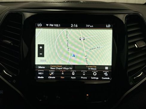 Used 2019 Jeep Cherokee Overland w/ Technology Group AWD/4WD image 23