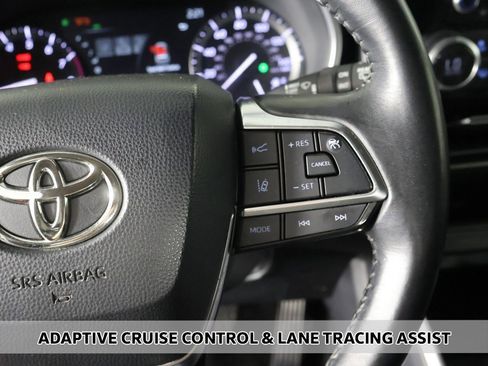 Used 2020 Toyota Highlander XLE image 4