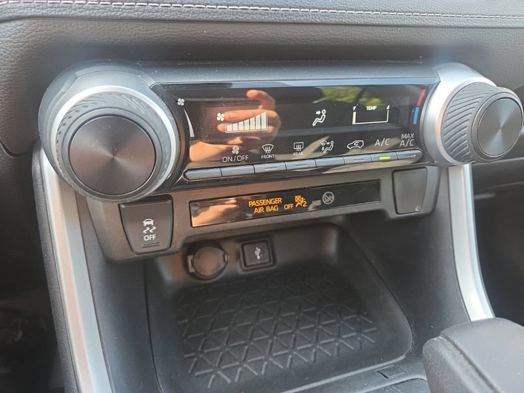 Used 2021 Toyota RAV4 LE w/ Carpet Mat Package (TMS) FWD image 12