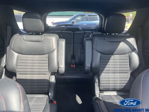 Used 2025 Ford Explorer ST-Line w/ Premium Package AWD/4WD image 9
