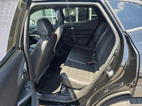 Used 2025 Chevrolet Trax RS w/ Sunroof Package FWD image 26