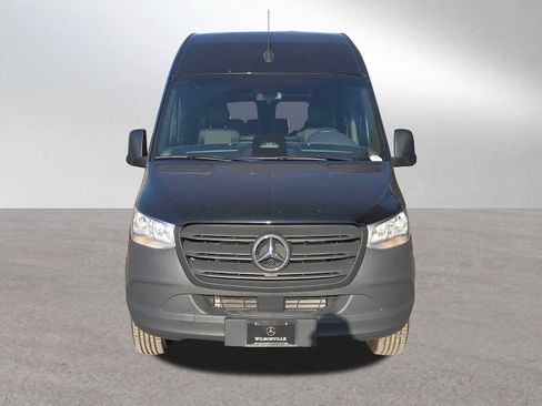 Used 2025 Mercedes-Benz Sprinter 2500 image 8