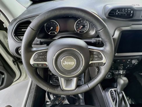 Used 2023 Jeep Renegade Altitude w/ Sun/Sound Group AWD/4WD image 11
