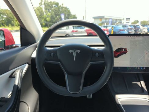 Used 2022 Tesla Model Y Performance AWD/4WD image 17