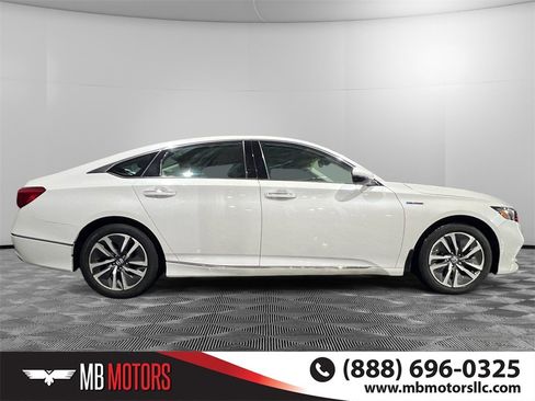 Used 2020 Honda Accord Touring image 2