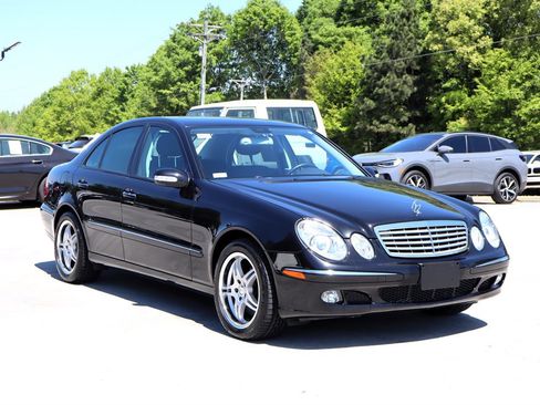 Used 2005 Mercedes-Benz E 500 4MATIC Sedan image 9