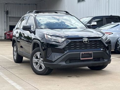 Used 2025 Toyota RAV4 LE AWD/4WD image 2