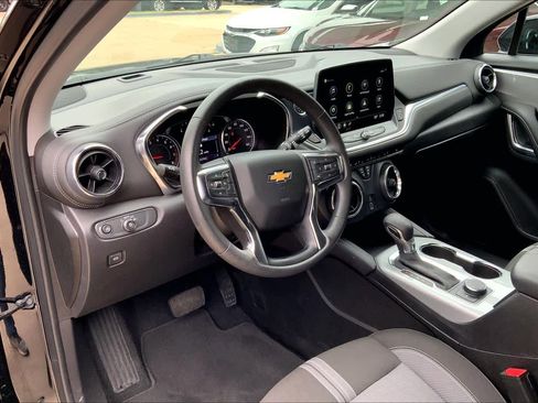Used 2025 Chevrolet Blazer LT AWD/4WD image 17