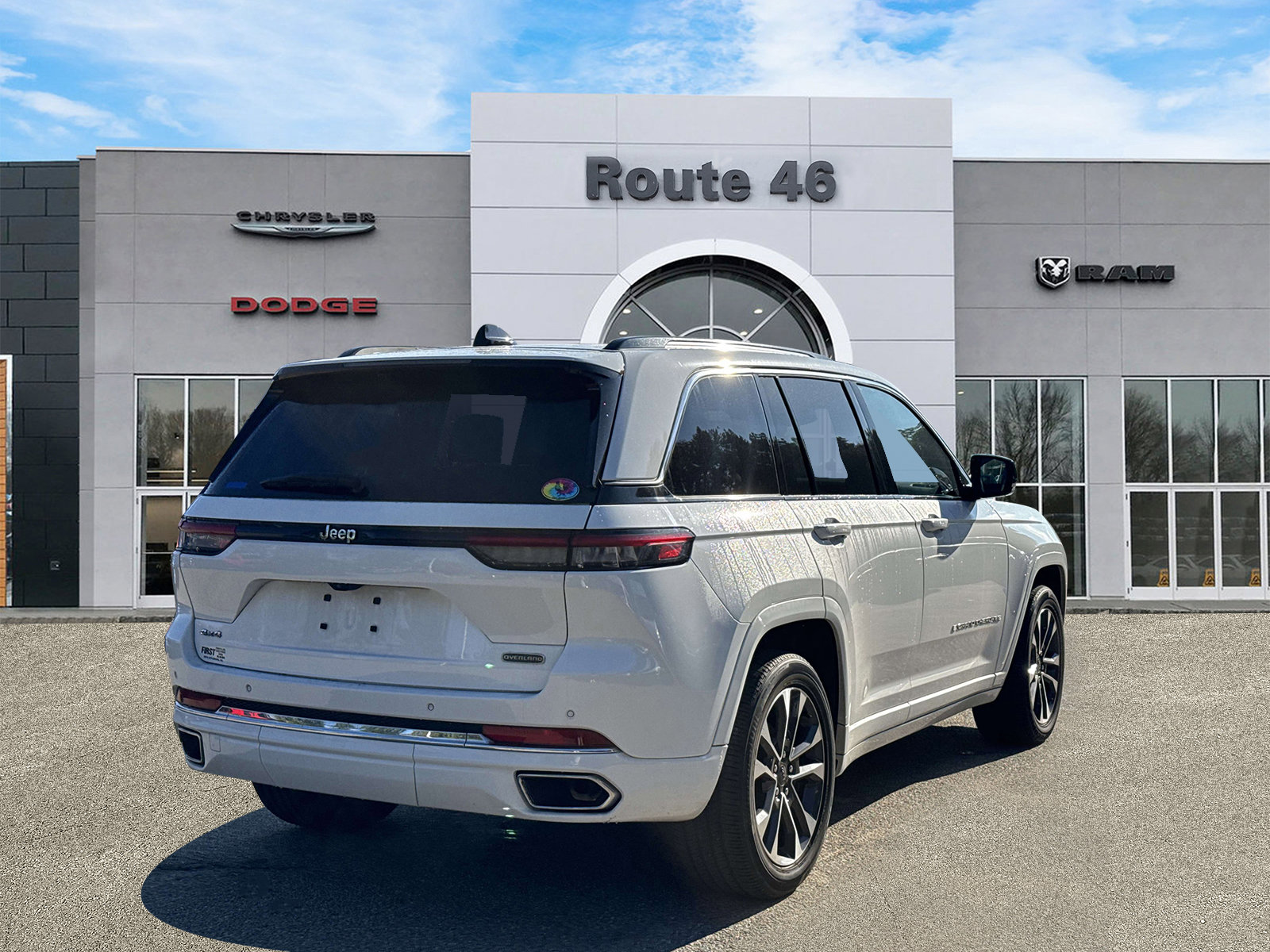 Used 2023 Jeep Grand Cherokee Overland AWD/4WD image 5