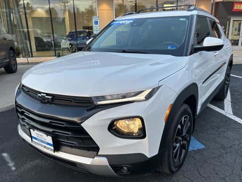 Used 2021 Chevrolet TrailBlazer LT w/ Convenience Package image 2