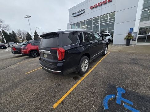 Used 2022 GMC Yukon SLT w/ SLT Premium Package image 4