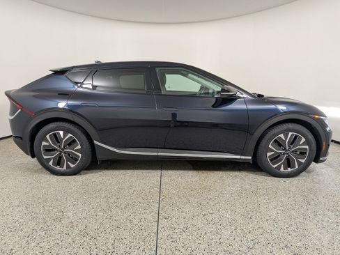 Used 2024 Kia EV6 Light RWD image 8