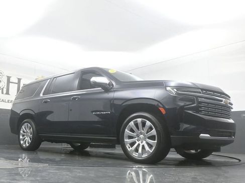 Used 2024 Chevrolet Suburban Premier w/ Premium Package 2 AWD/4WD image 2
