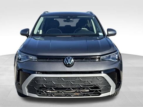 Used 2025 Volkswagen Taos SE image 8