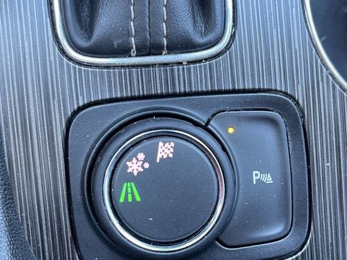 Used 2018 GMC Acadia SLT image 28