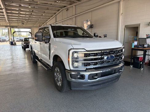 Used 2024 Ford F250 Lariat w/ Chrome Package image 2