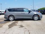New 2025 Chrysler Pacifica Select image 3