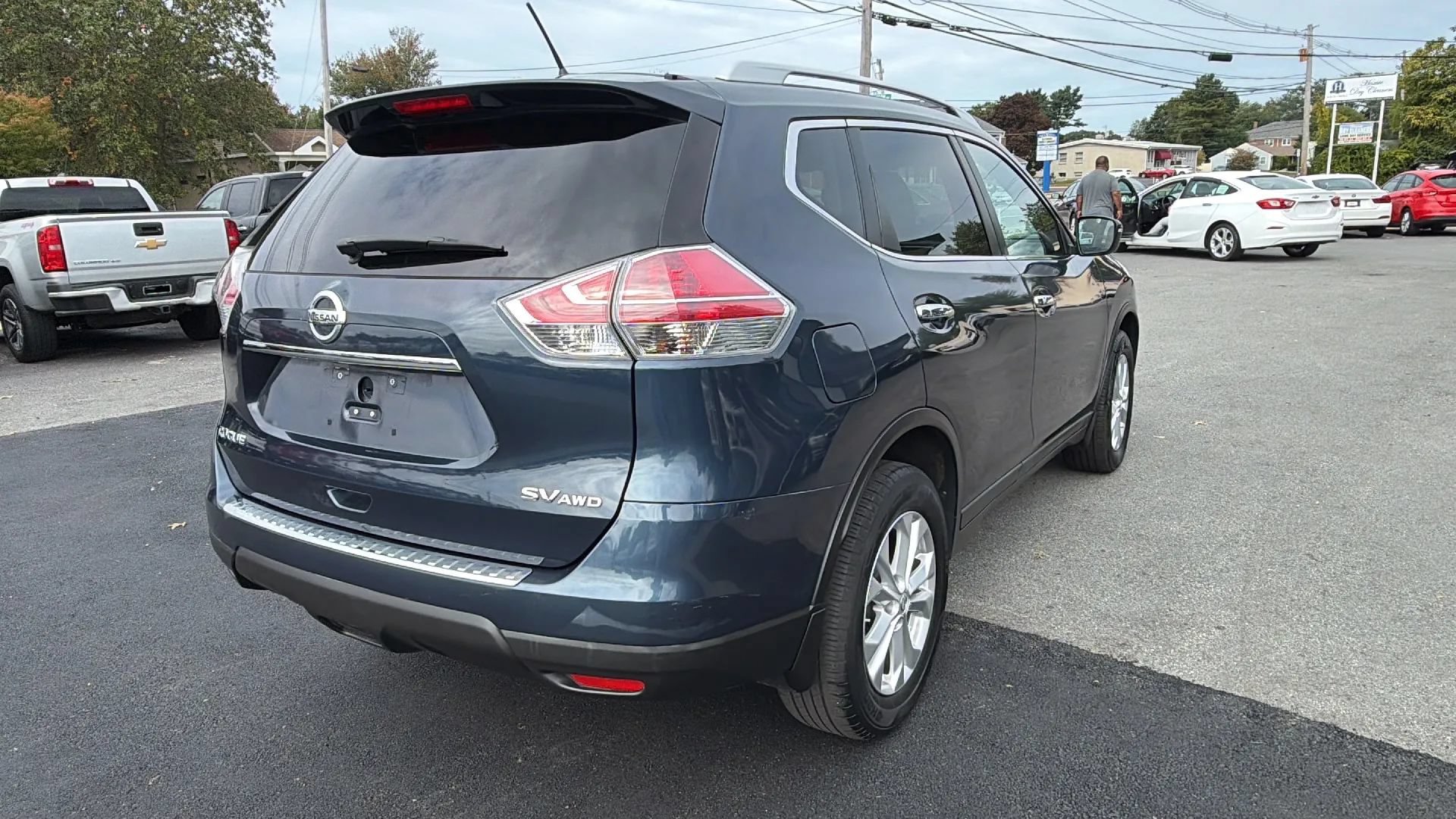 Used 2015 Nissan Rogue SV w/ SV Moonroof Package AWD/4WD image 7