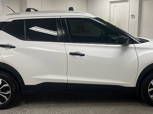 Used 2018 Nissan Kicks S w/ Exterior Package image 4