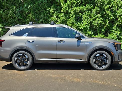 New 2025 Kia Sorento EX image 2