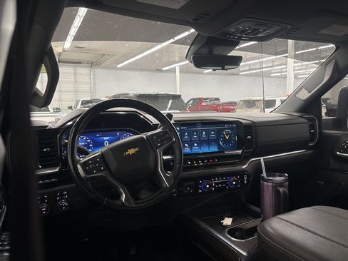 Used 2024 Chevrolet Silverado 2500 LTZ w/ LTZ Convenience Package image 11