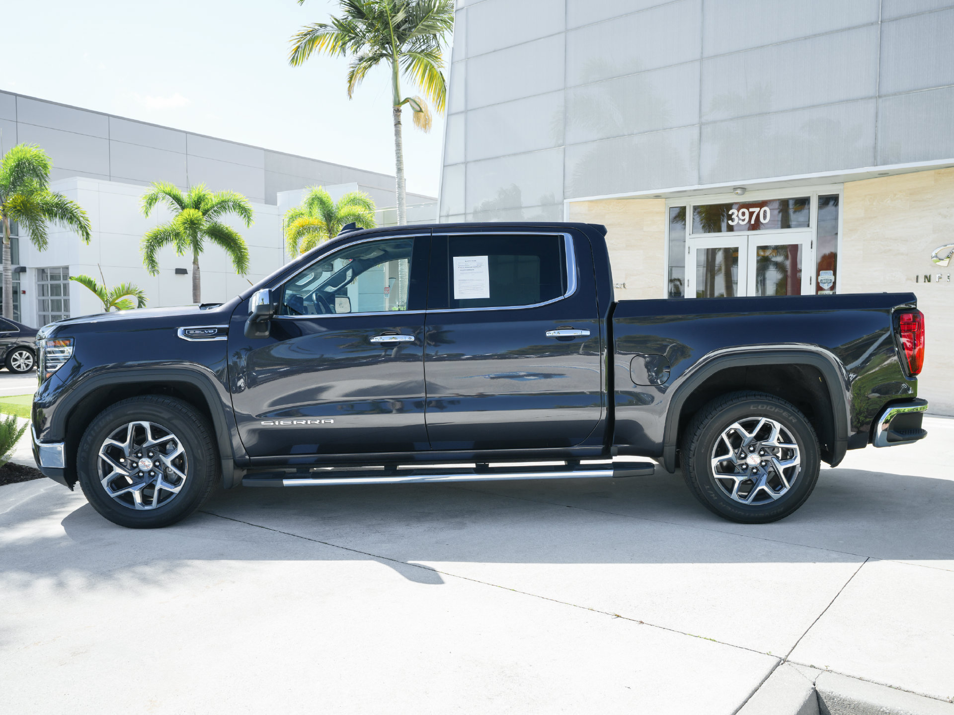 Used 2022 GMC Sierra 1500 SLT w/ SLT Premium Package RWD image 35