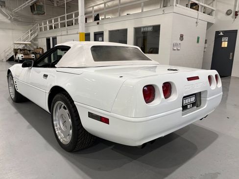 Used 1991 Chevrolet Corvette Convertible RWD image 5